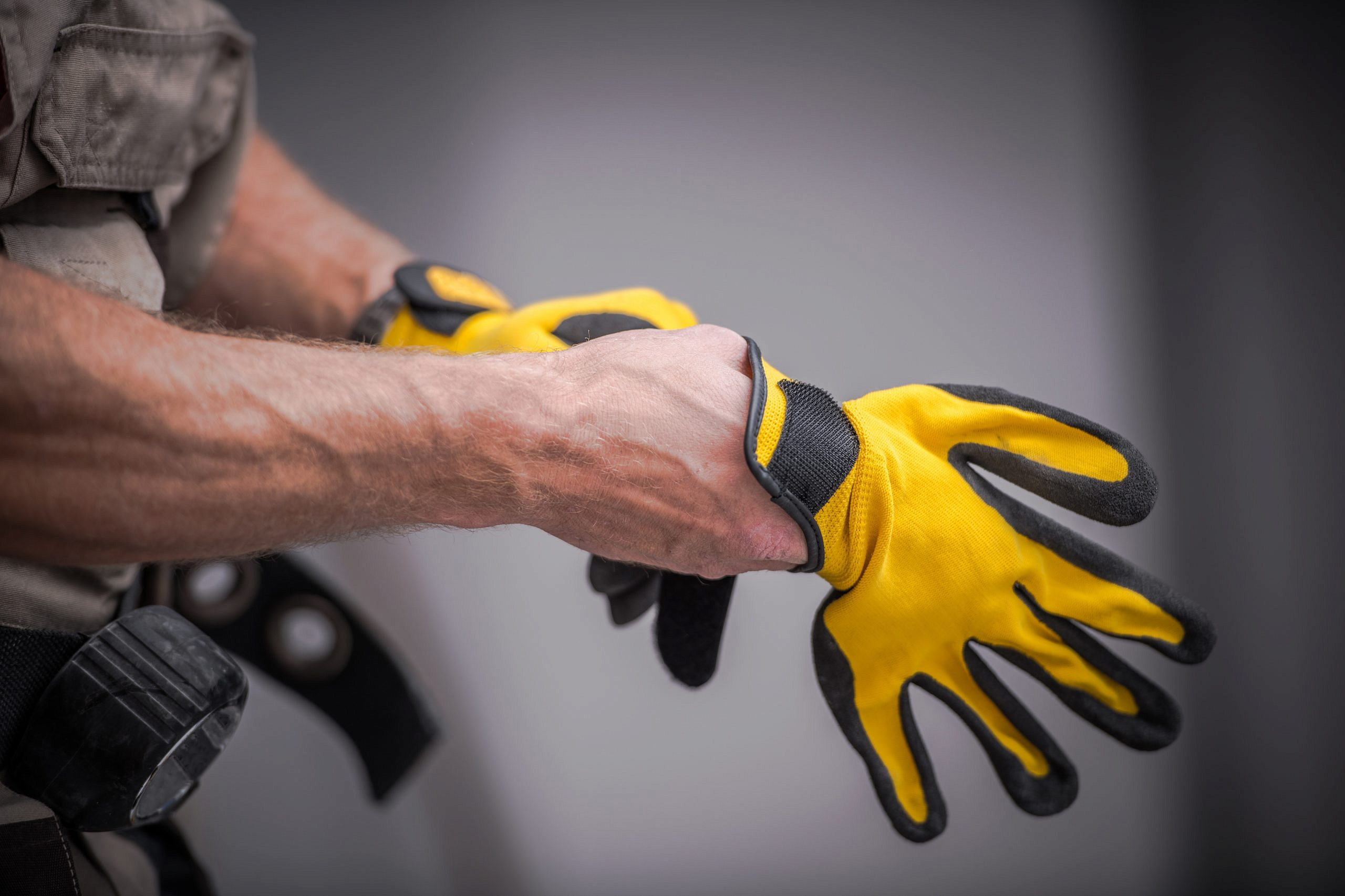 Рабочие перчатки и рукавицы: виды и размеры